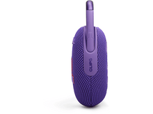 Charger l&#39;image dans la galerie, Haut-parleur violet JBL Clip 5. Vue latérale montre le clip et le bouton. Fond blanc.
