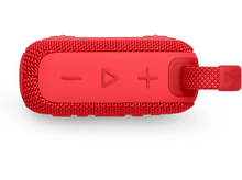 Charger l&#39;image dans la galerie, Un haut-parleur rouge avec des boutons et une poignée, isolé sur blanc.
