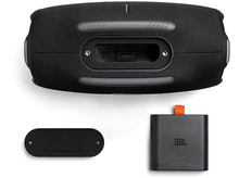 Charger l&#39;image dans la galerie, Enceinte JBL noire avec chargeur. L&#39;enceinte a un port de chargement et une sangle orange.
