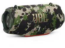 Charger l&#39;image dans la galerie, Haut-parleur JBL camouflage avec base rouge, sur fond blanc.
