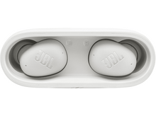 Charger l'image dans la galerie, Écouteurs JBL blancs dans un étui blanc, vus d'en haut.
