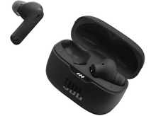 Charger l'image dans la galerie, Écouteurs et étui de chargement JBL noirs, un écouteur retiré, sur fond blanc.
