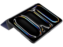 Charger l&#39;image dans la galerie, Tablette noire avec plusieurs stries lumineuses sur la surface, dans un étui.
