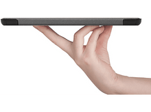 Charger l&#39;image dans la galerie, Main tenant une tablette plate et grise de profil sur fond blanc.
