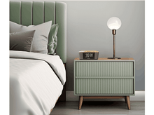 Charger l&#39;image dans la galerie, Scène de chambre avec une table de chevet verte et une lampe. Lit en arrière-plan.
