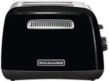 Charger l&#39;image dans la galerie, Grille-pain KitchenAid noir. Détails argentés. Deux fentes. Logo KitchenAid blanc. Base noire. Fond noir.
