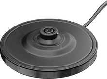 Charger l&#39;image dans la galerie, Le dessous d&#39;une bouilloire électrique noire avec un câble d&#39;alimentation, gros plan.
