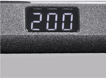 Charger l&#39;image dans la galerie, Gros plan d&#39;un affichage numérique indiquant le chiffre &#39;200&#39;.
