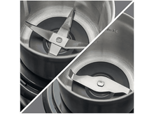 Charger l&#39;image dans la galerie, Deux vues d&#39;une lame de mixeur. Les lames sont argentées et dans un récipient gris.
