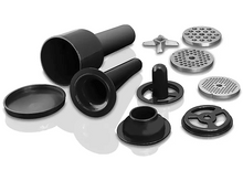 Charger l&#39;image dans la galerie, Divers accessoires de hachoir à viande noirs, dont des plaques, des lames et des entonnoirs, sur une surface blanche.
