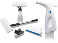 Outils de nettoyage : vaporisateur, nettoyant pour vitres, deux tampons et une raclette.