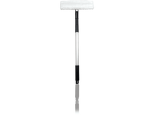 Charger l&#39;image dans la galerie, Outil de nettoyage de vitres avec un long manche et une surface de nettoyage blanche.
