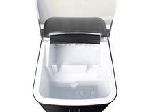 Charger l&#39;image dans la galerie, Vue de dessus d&#39;une machine à glaçons, montrant l&#39;intérieur avec de l&#39;eau et le bac à glaçons.
