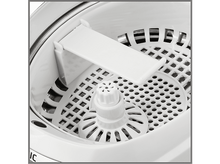 Charger l'image dans la galerie, Intérieur d'une machine à laver blanche.
