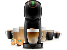 Charger l&#39;image dans la galerie, Machine à café noire avec tasses et capsules. Un Caramel Macchiato est devant. Lumières vertes en haut.
