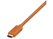 Charger l&#39;image dans la galerie, Câble USB-C orange avec connecteur USB-C, isolé sur fond blanc.
