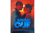 Couverture DVD du film 'L'Amour Fou' avec un couple s'embrassant, sur fond sombre.