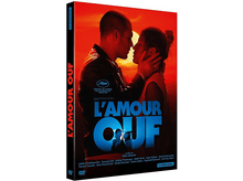 Charger l&#39;image dans la galerie, Un boîtier de DVD de film avec un couple qui s&#39;embrasse. Le boîtier de DVD est sur un fond blanc.
