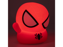 Charger l&#39;image dans la galerie, Veilleuse Spider-Man rouge avec un visage lumineux et le symbole de l&#39;araignée.
