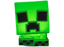 Charger l&#39;image dans la galerie, Lampe Creeper Minecraft verte. La lampe a une tête carrée, un visage en blocs et une lueur verte.
