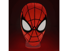 Charger l&#39;image dans la galerie, Masque de Spider-Man sur un support transparent, fond rouge.
