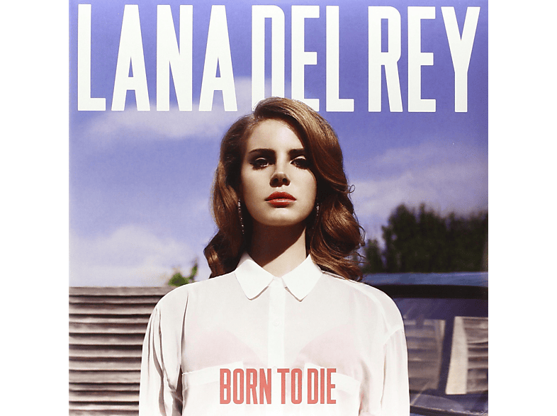 Pochette d'album Lana Del Rey avec texte blanc. Femme avec rouge à lèvres rouge devant ciel bleu.