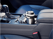 Charger l&#39;image dans la galerie, Intérieur de voiture avec une tasse dans un support. Volant et console noirs.
