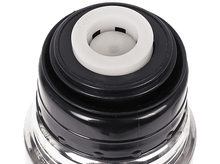 Charger l&#39;image dans la galerie, Vue de dessus d&#39;une gourde thermique noire et argentée. Bouchon blanc avec une section ouverte.
