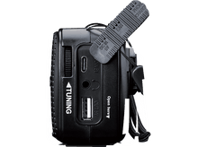 Charger l&#39;image dans la galerie, Radio portable noire avec cadran de réglage et ports, dont un port USB et un chargeur.
