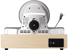 Charger l&#39;image dans la galerie, Vue arrière d&#39;une platine. Dessus argenté et base en bois avec pieds noirs.
