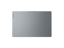 Charger l&#39;image dans la galerie, Un ordinateur portable gris sur une surface blanche. Le logo Lenovo est en haut à gauche. L&#39;ordinateur portable est fermé.
