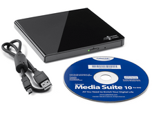 Charger l&#39;image dans la galerie, Graveur Blu-ray noir, câble USB et DVD CyberLink Media Suite 10 sur fond blanc.
