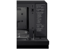 Charger l&#39;image dans la galerie, Gros plan sur l&#39;intérieur d&#39;un micro-ondes noir. La porte est ouverte, révélant l&#39;intérieur et le panneau.
