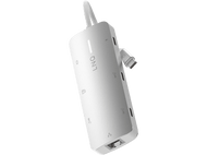 Adaptateur multiport blanc avec un câble blanc et plusieurs ports. Isolé sur fond noir.