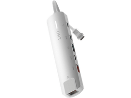 Adaptateur multiport blanc avec plusieurs ports. Câble USB-C branché. L