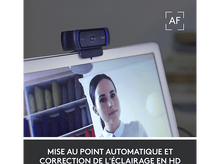 Charger l&#39;image dans la galerie, Une webcam sur un ordinateur portable, montrant le visage d&#39;une femme. Texte : Mise au point et éclairage HD.
