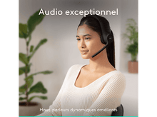 Charger l&#39;image dans la galerie, Femme portant un casque noir, avec du texte sur la qualité audio.
