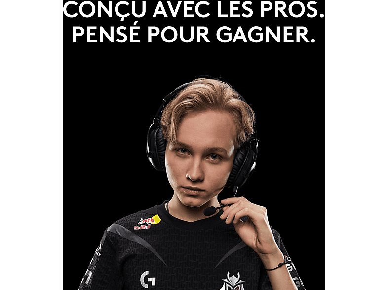 Homme blond avec casque, portant un maillot noir, fond noir, texte au-dessus.