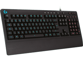 Un clavier Logitech noir avec des touches éclairées en bleu et rouge.