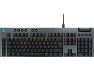 Un clavier gris avec des touches noires. Il a un câble et un grand logo G.