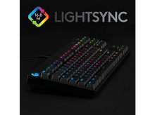 Charger l&#39;image dans la galerie, Clavier noir avec touches multicolores et le logo Lightsync.
