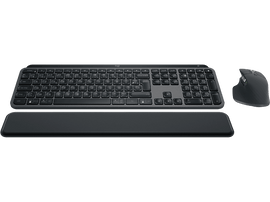 Un clavier, une souris et un repose-poignet. Tous sont gris foncé et posés sur une surface sombre.