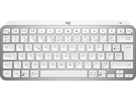Clavier Logitech argenté avec touches blanches. Disposition QWERTY. Fond sombre.