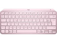 Clavier d'ordinateur rose avec de nombreuses touches et lettres. Il a un design fin et un logo sur le dessus.