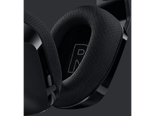 Charger l&#39;image dans la galerie, Coussinet d&#39;oreille pour casque de jeu noir. La lettre &#39;R&#39; est visible sur le tissu.
