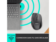 Charger l&#39;image dans la galerie, Un ordinateur portable gris et une souris Logitech noire. La souris est sur une surface blanche.
