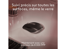 Charger l&#39;image dans la galerie, Souris Logitech noire sur surface blanche. Tasse à café et clavier en arrière-plan.
