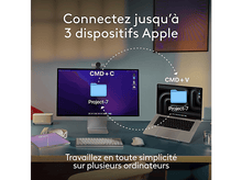 Charger l&#39;image dans la galerie, Une configuration avec un moniteur, un ordinateur portable et une tablette, avec du texte sur la connexion aux appareils Apple.
