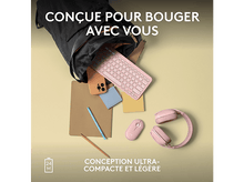 Charger l'image dans la galerie, Un clavier, une souris et un casque roses dans un sac noir sur fond jaune.
