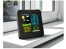Charger l&#39;image dans la galerie, Station météo noire sur un rebord de fenêtre, affichant les prévisions, les températures extérieures et intérieures et l&#39;heure.
